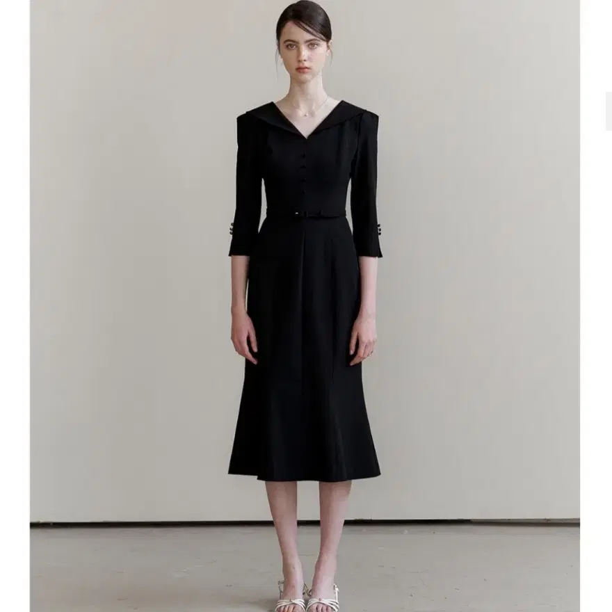 판매완료)))플로움 세일러 원피스 블랙 L (Classic sailor Collar Dress)
