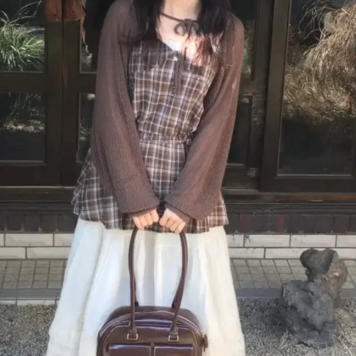 체크 레이어드나시 + 브라운 가디건 + 아이보리 치마 세트