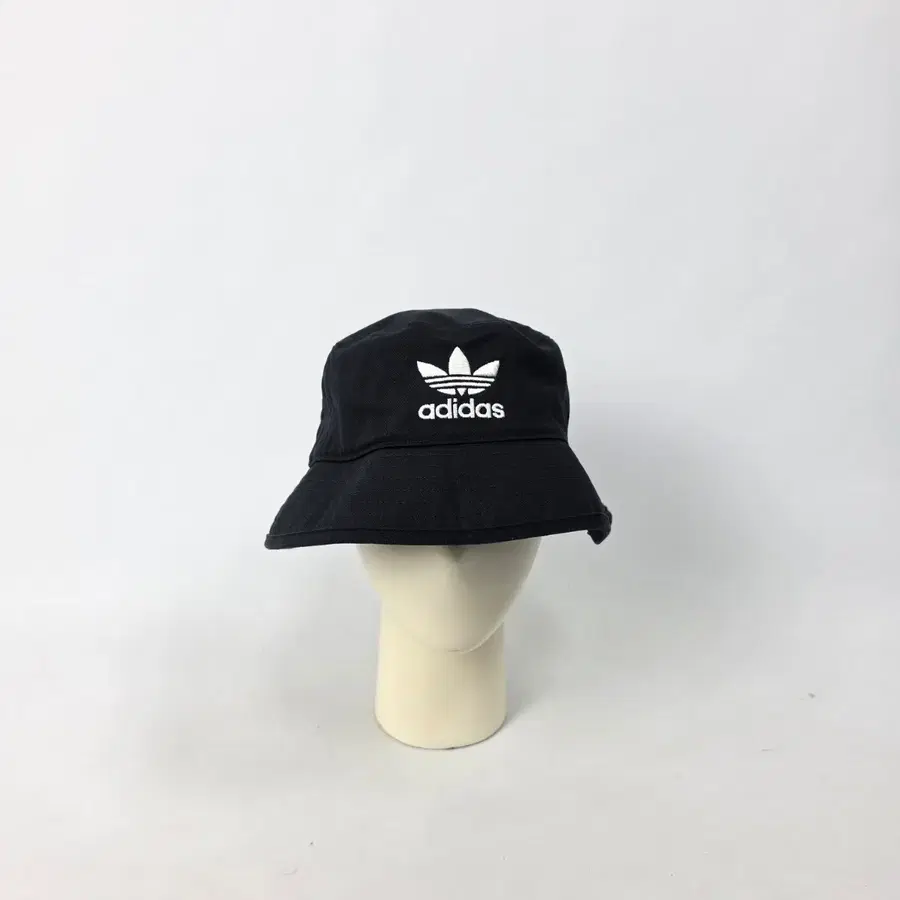 아디다스 빅로고 버킷햇 블랙 58-60cm 260819