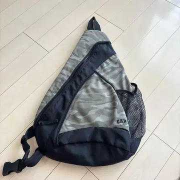 GAP 카모 패턴 원 숄더백