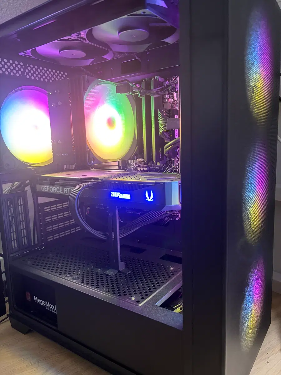 라이젠 7500F/32G/RTX5070 게이밍 PC 본체 컴퓨터
