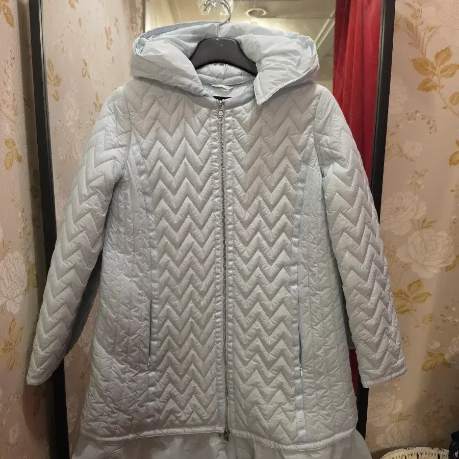 7/43 엠포리오 아르마니 여성 퀼팅 후드 패딩 코트 (38사이즈)
