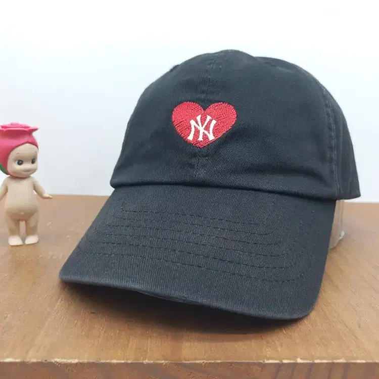 MLB 하트 프론트 로고 뉴욕양키스 NY 언스트럭쳐 야구모자 볼캡 블랙