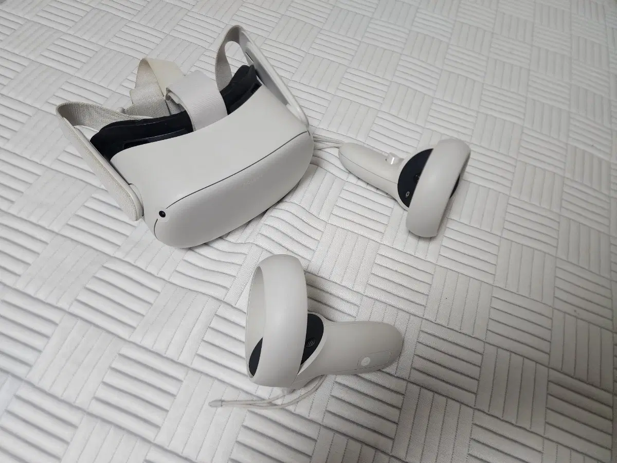 오큘러스 퀘스트 2 VR 기기 + 컨트롤러