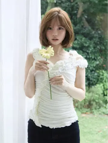 ANDMARY Cherie 러플 탑
