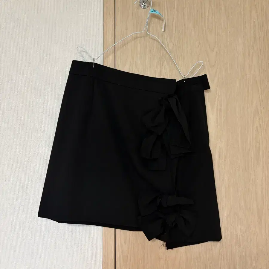 럭키슈에뜨 리본 스커트