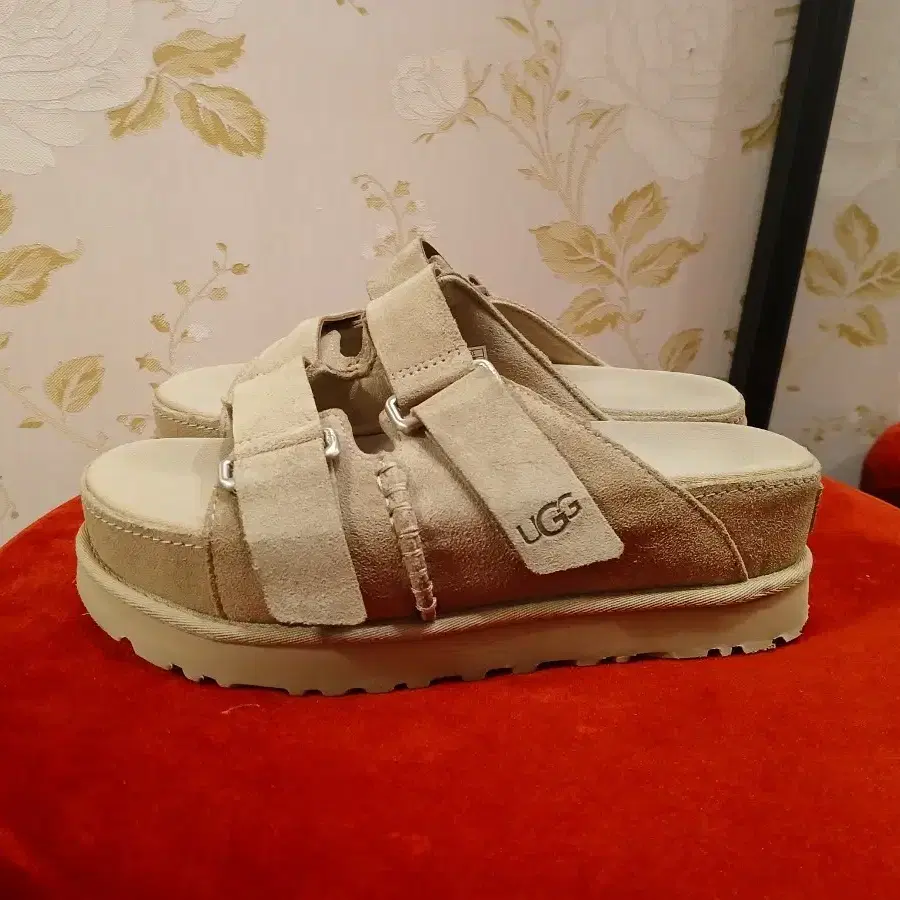 어그 ugg 골든스타 하이 슬라이드 W -샌들 235