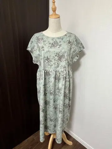 꽃무늬 무릎 기장 원피스 반팔 라이트 그린 밴딩 메이드