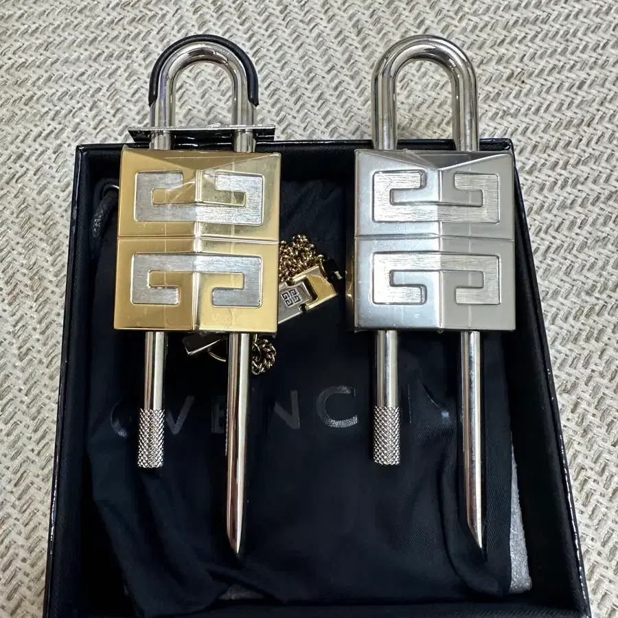 지방시 정품 자물쇠