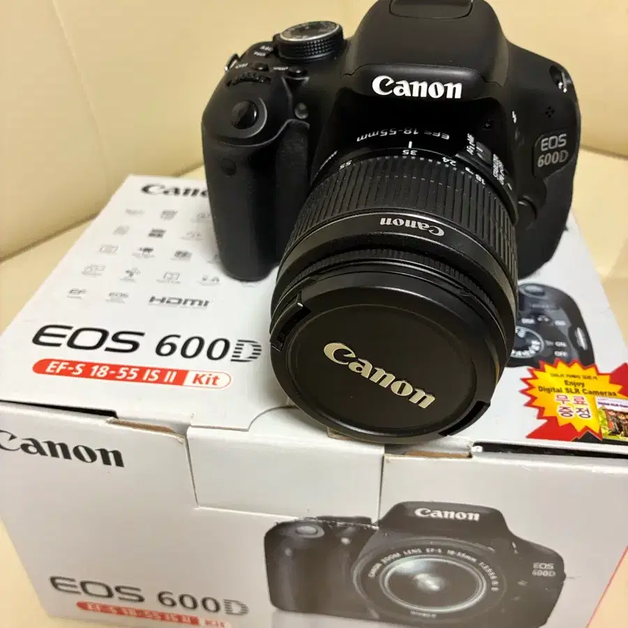 캐논 EOS 600D EF-S 18-55mm IS II Kit 입니다