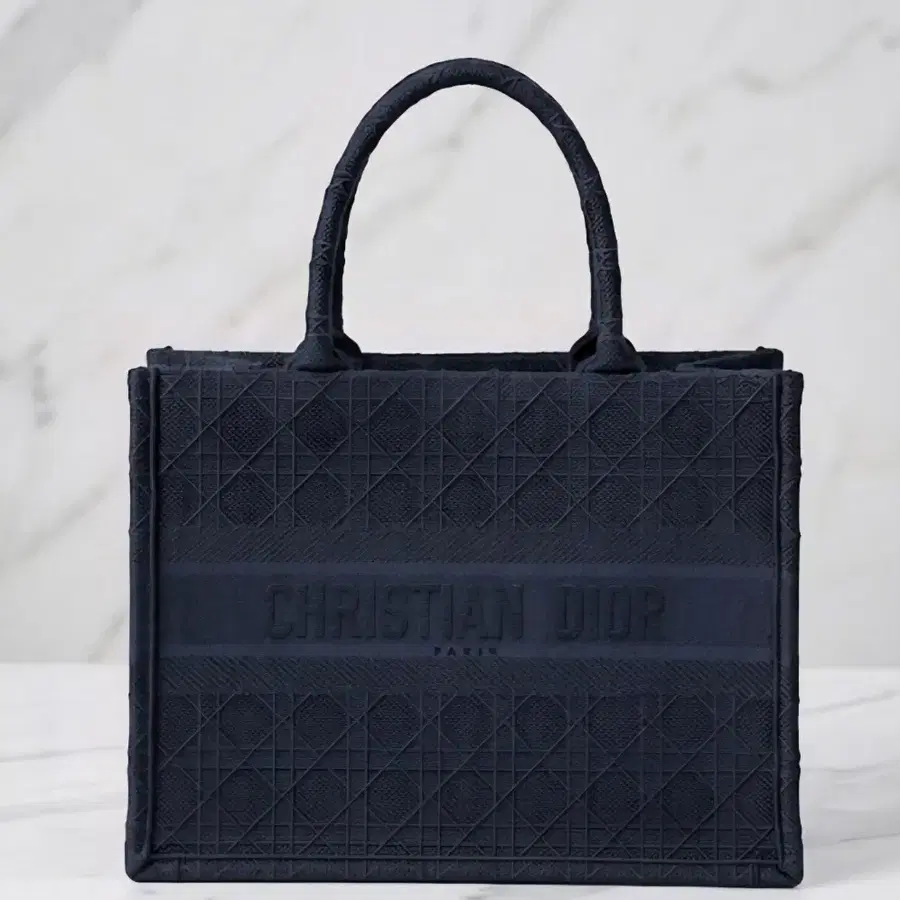 [정품] DIOR 디올 카나쥬 레더 미디엄 북 토트백