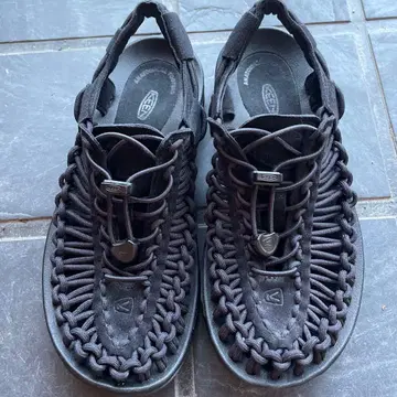 KEEN UNEEK 킨 샌들 24 블랙