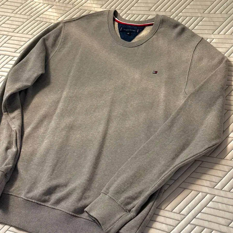 TOMMY HILFIGER 그레이 클래식 스웨트셔츠