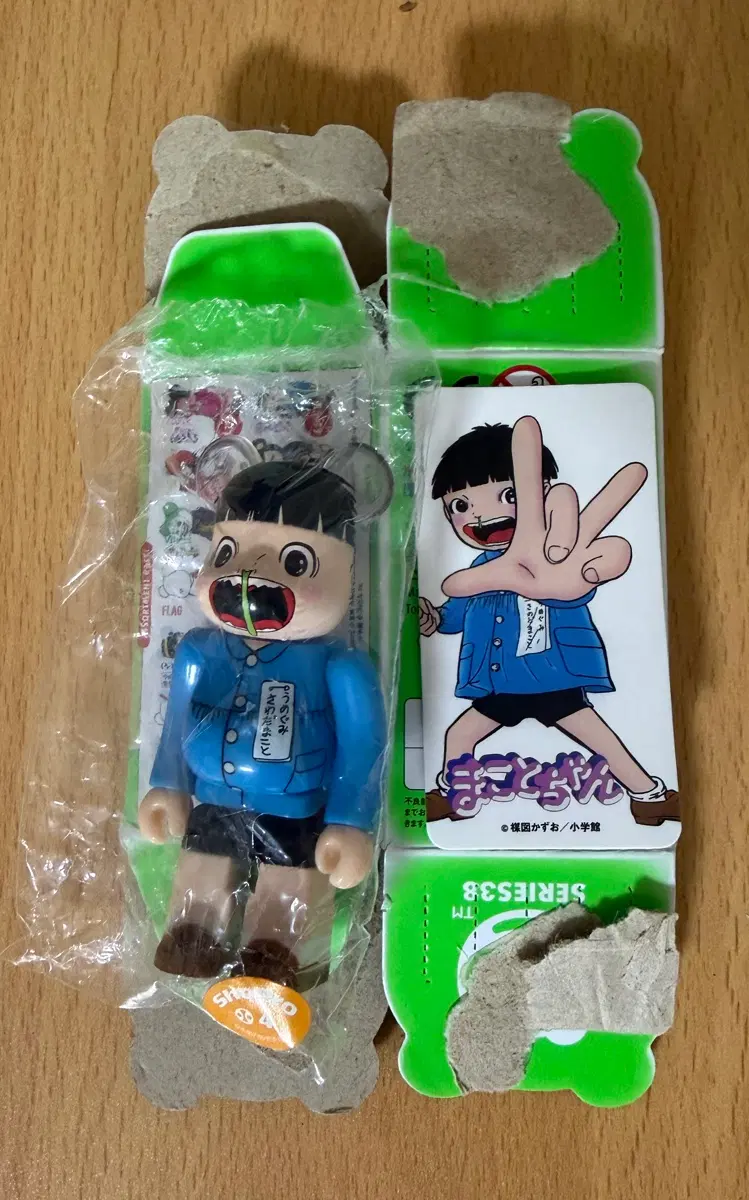 베어브릭 38탄 아티스트 마코토짱