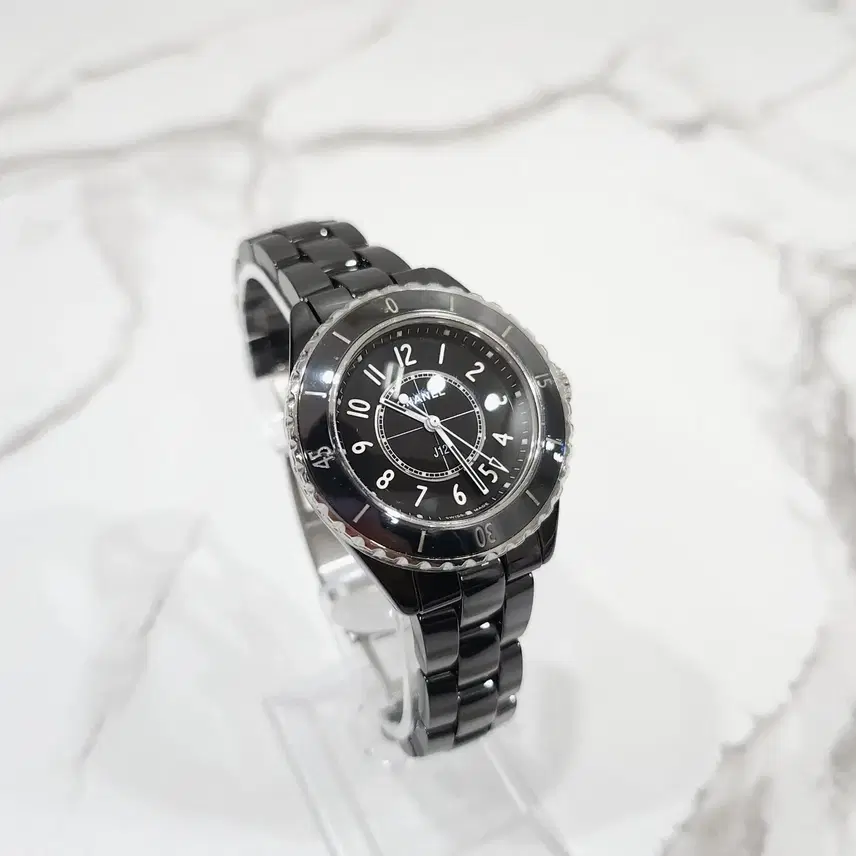 샤넬 J12 블랙 세라믹 시계 33mm H5695 사진 3