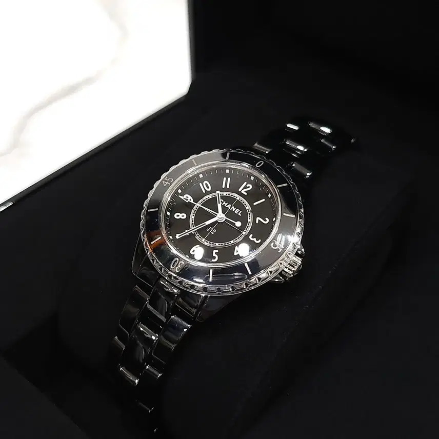 샤넬 J12 블랙 세라믹 시계 33mm H5695 사진 6
