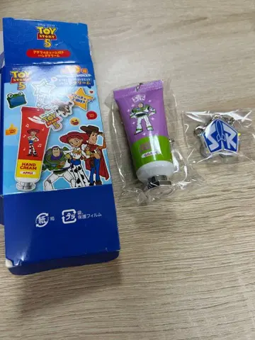 토이 스토리 5 아크릴 참 포함 핸드크림 버즈