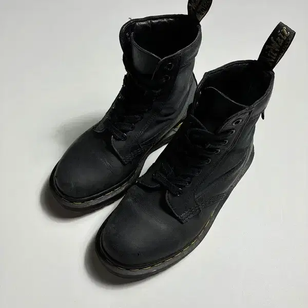닥터마틴 1460 무광 블랙 부츠 PR2390