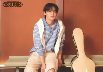 StrayKids SEASON'S GREETINGS 2025 MUSEUM LeeKnow YOUR HERO 1/5