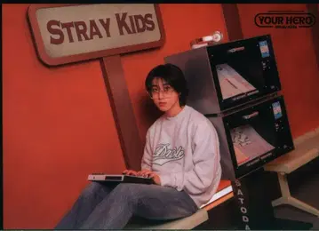 StrayKids SEASON'S GREETINGS 2025 MUSEUM HAN YOUR HERO 2/5
