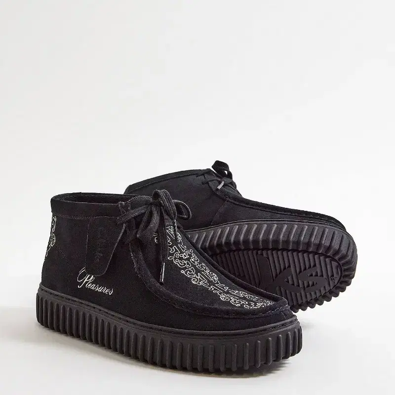 Clark's original x Pleasures Black Trohill boots 클락스 콜라보