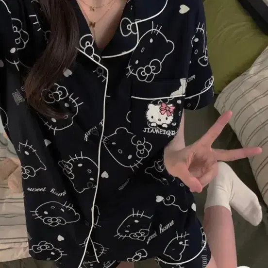 띠끄룸 헬로키티 파자마 잠옷세트
