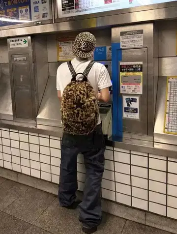 레오파드 무늬 퍼 백팩 Y2K
