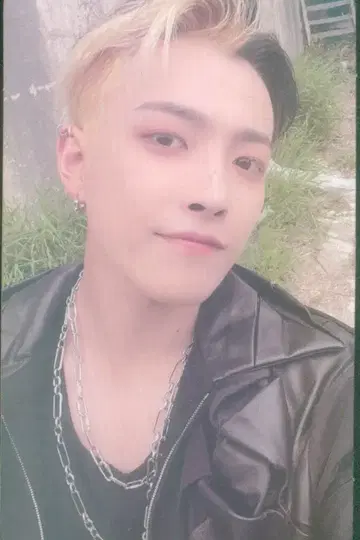 ATEEZ THE WORLD EP.1: MOVEMENT HONG JOONG 트레이딩 카드 홀로
