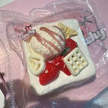 kikisquishy 스트로베리 아이스 토스트 스퀴즈