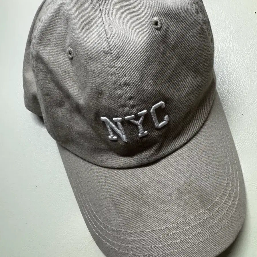 (배포) 98도씨 nyc 볼캡 라이트 베이지