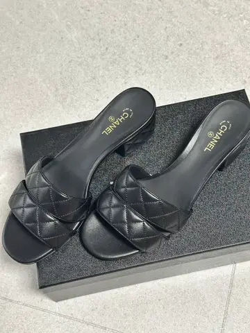 새상품 샤넬 마크다운 CC로고 램스킨 뮬 샌들 힐 G46480 블랙