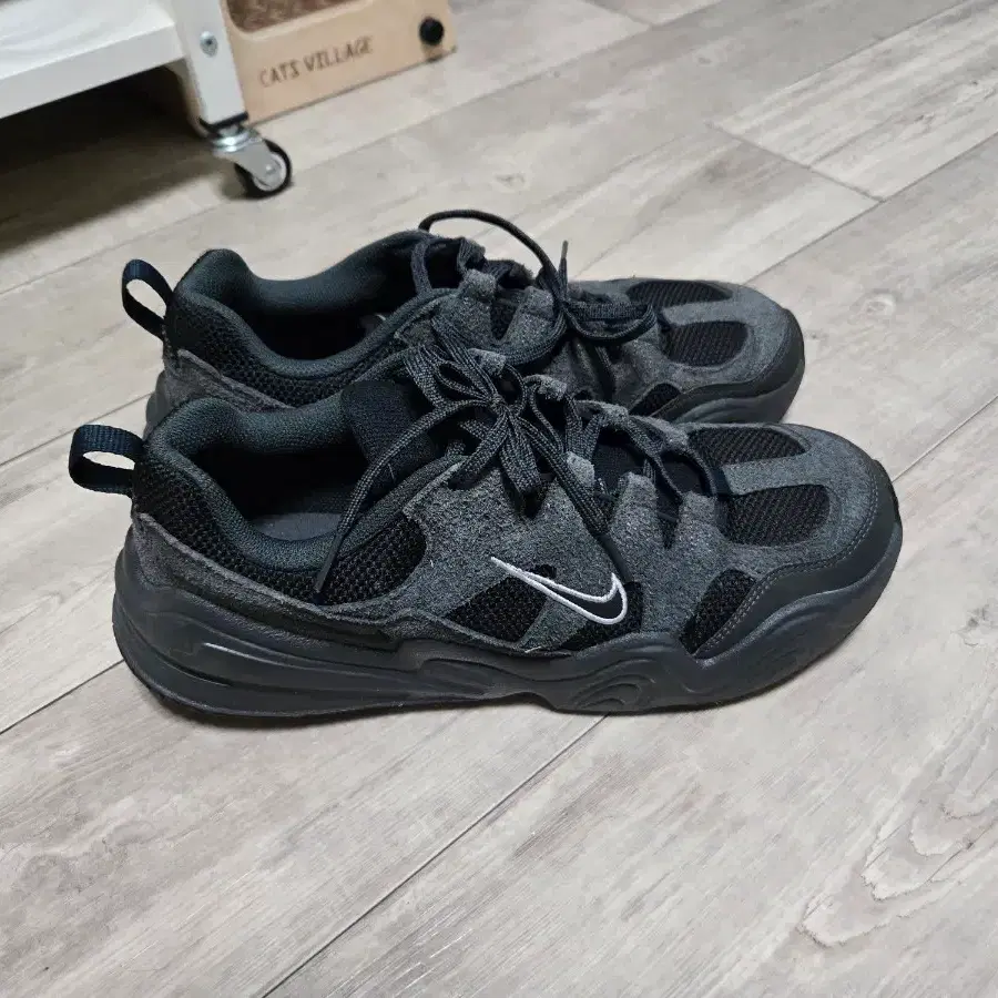 나이키 테크 헤라 앤트러사이트 블랙(Nike Tech Hera Anthracite Black)270