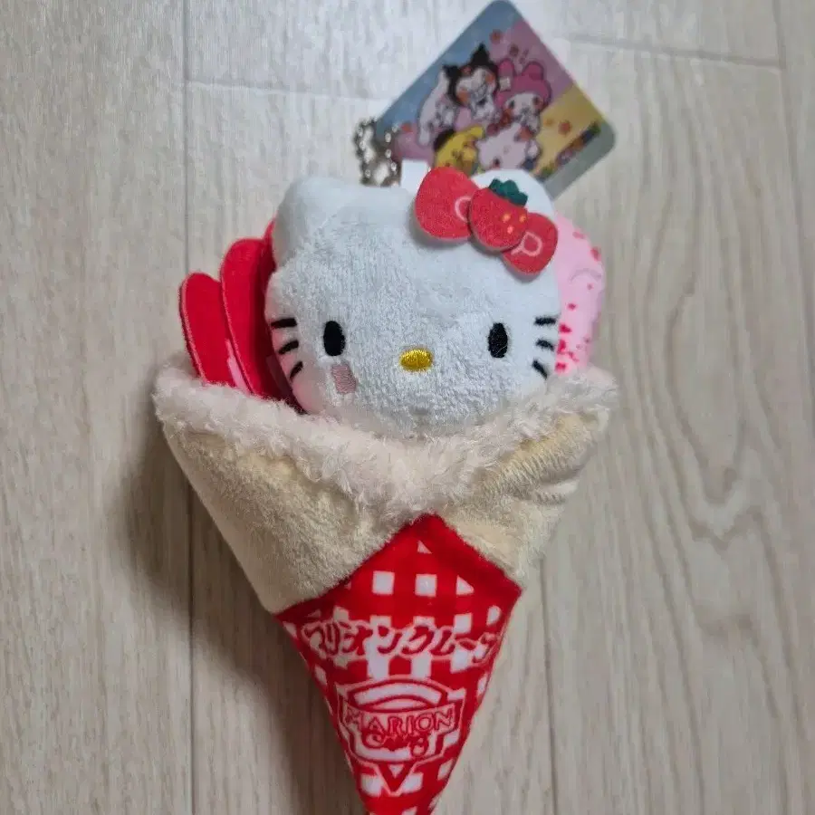 딸기 크레페 키티