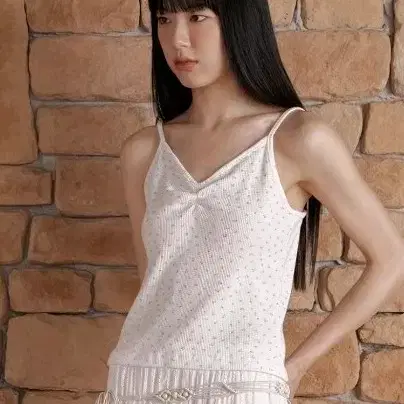 셀리테일즈 플라워 와플 슬리브리스 탑 아이보리