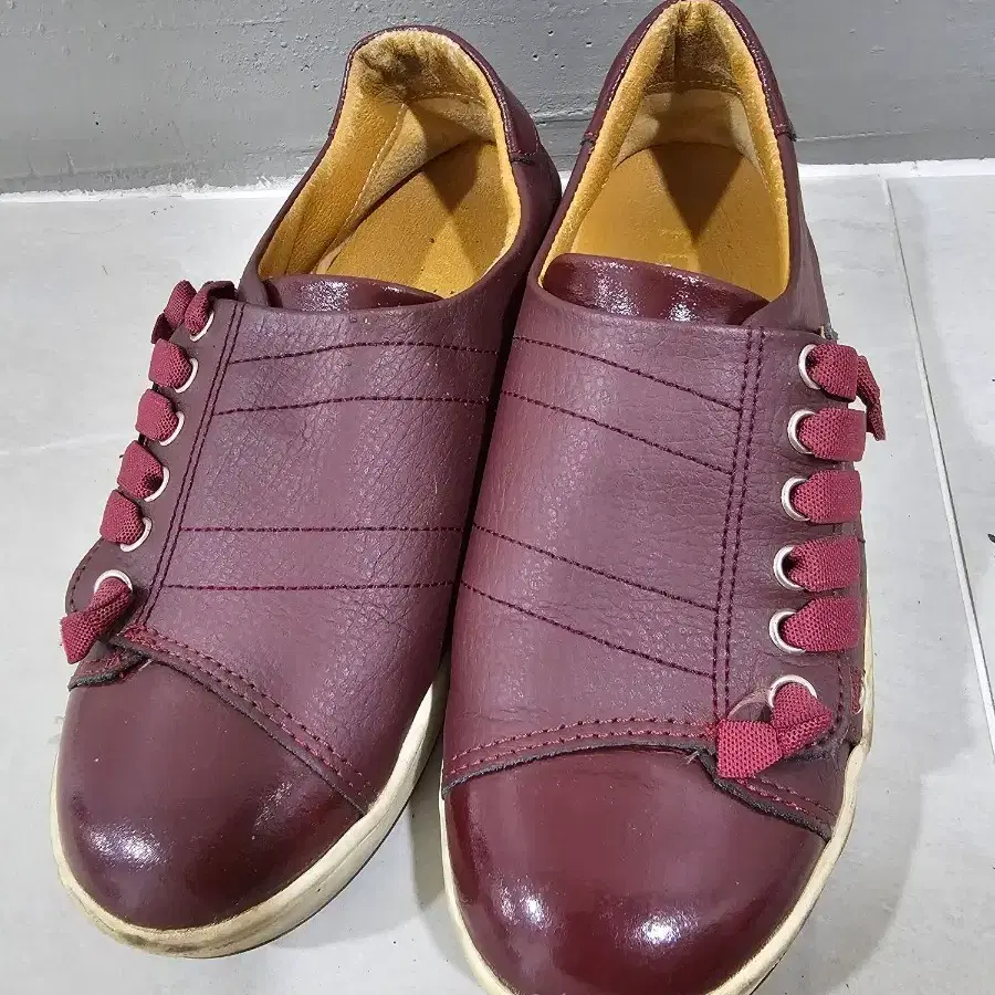 플로주 여성 스니커즈 버건디 230