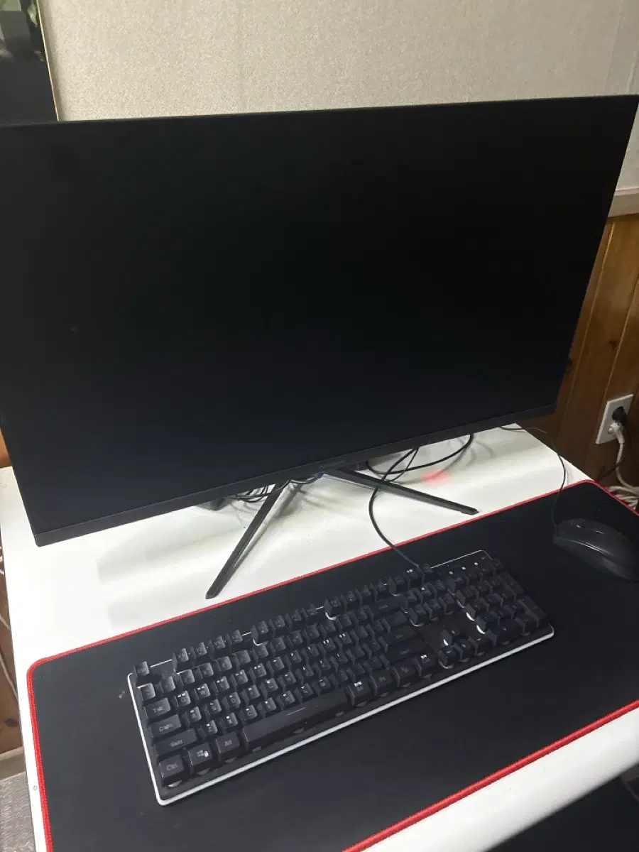 모니터랑 컴퓨터랑 같이 판매합니다