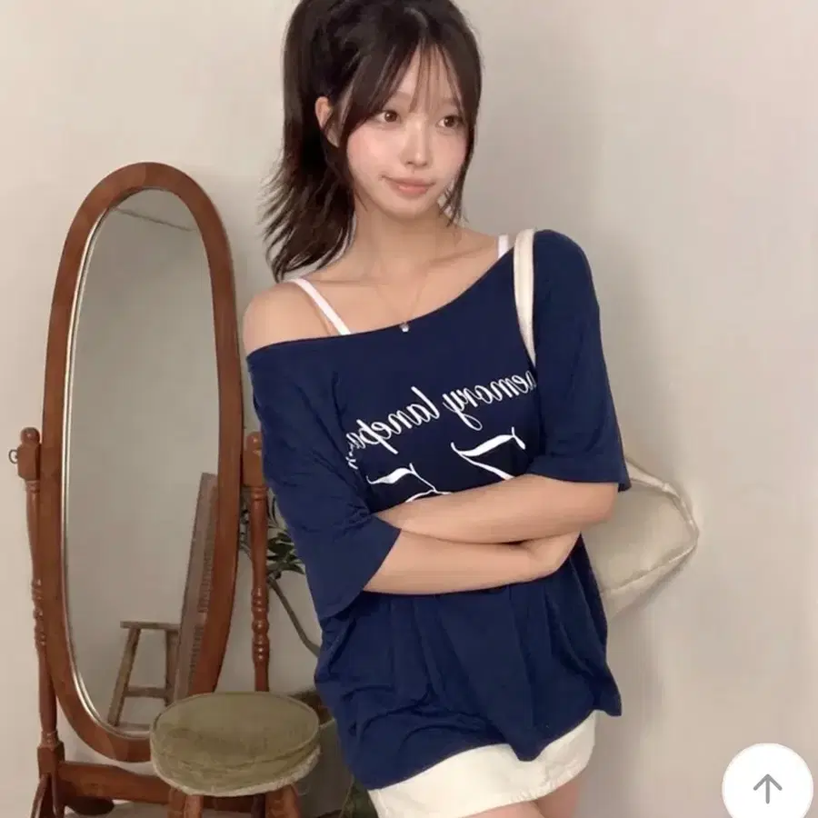 레터링 원오프숄더 반팔 박시 티셔츠 (가격 내림 X)