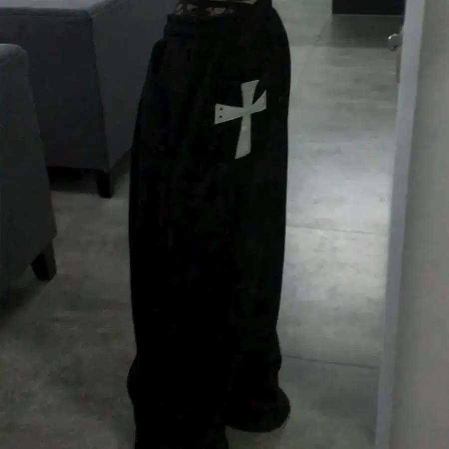 크로스패치 커브드 벌룬팬츠 블랙