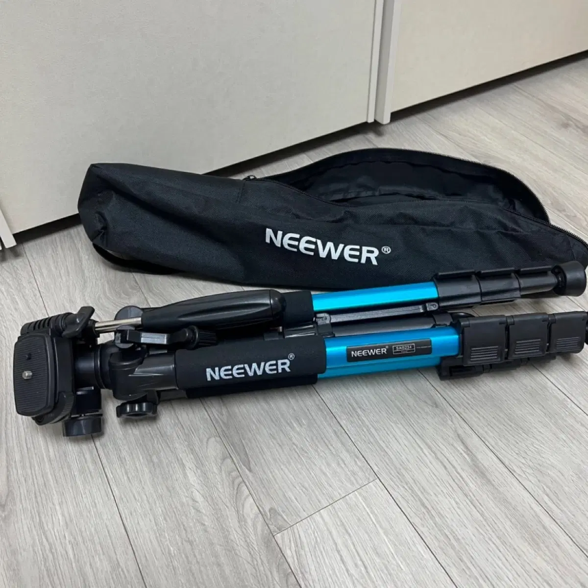 Neewer 니웨 삼각대 블루 + 케이스포함