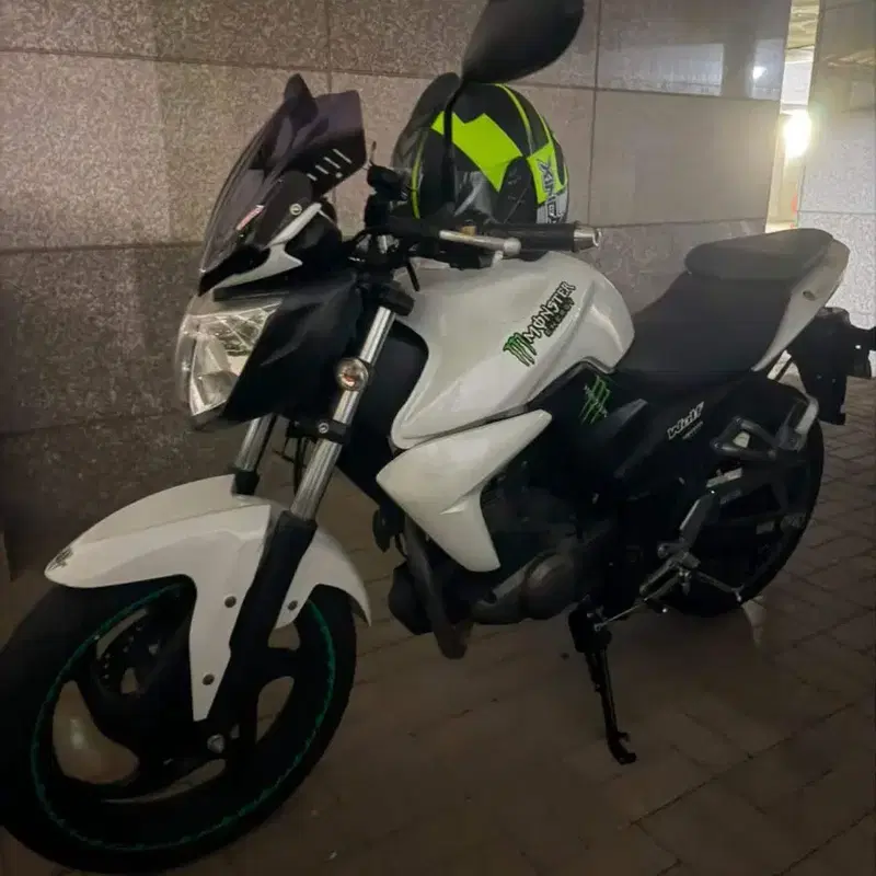 SYM 네이키드 125cc 오토바이