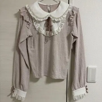 노에미 noemie 아가씨 하트 참 레이스업 티셔츠