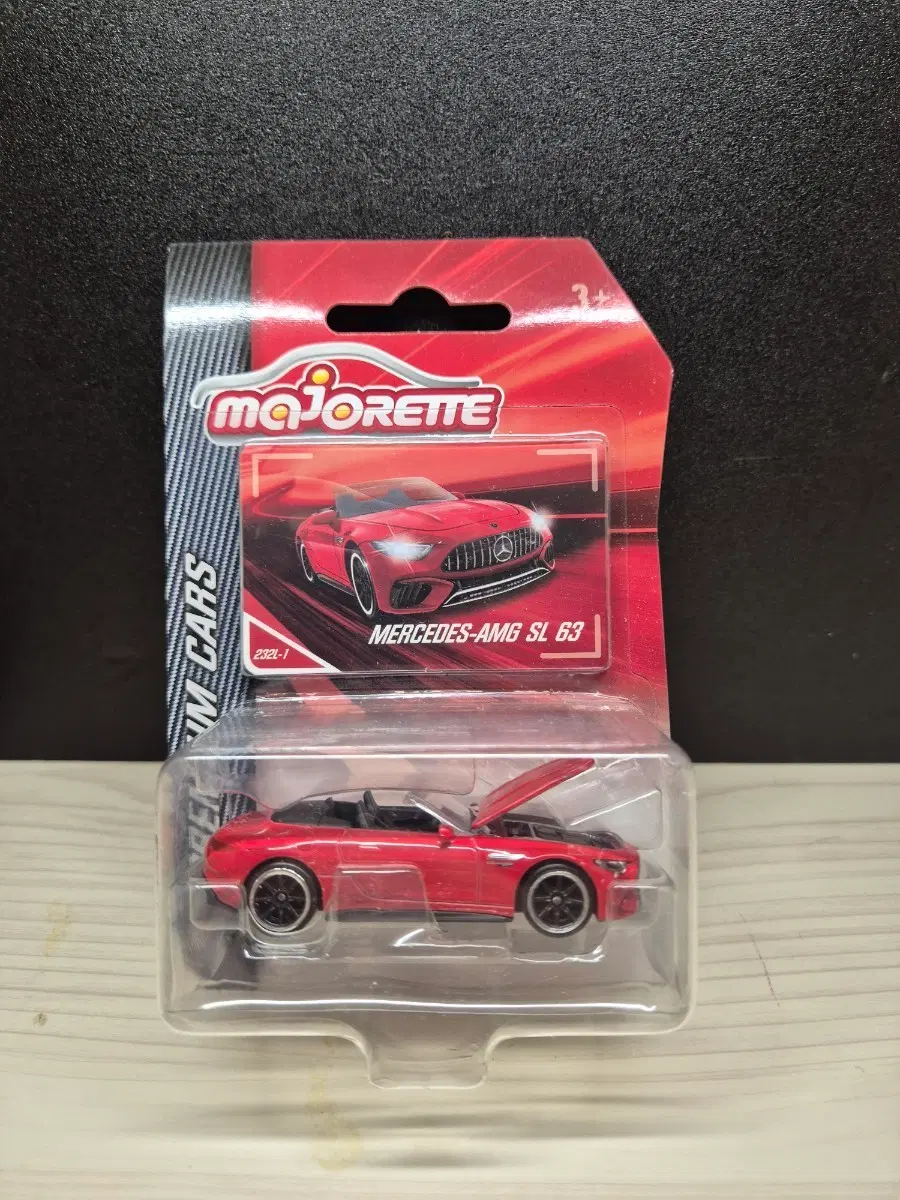 마조렛 메르세데스-AMG SL 63 레드. 다이캐스트 미니카