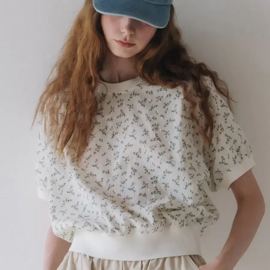 시엔느 sienne Flower Sweatshirt (Beige)