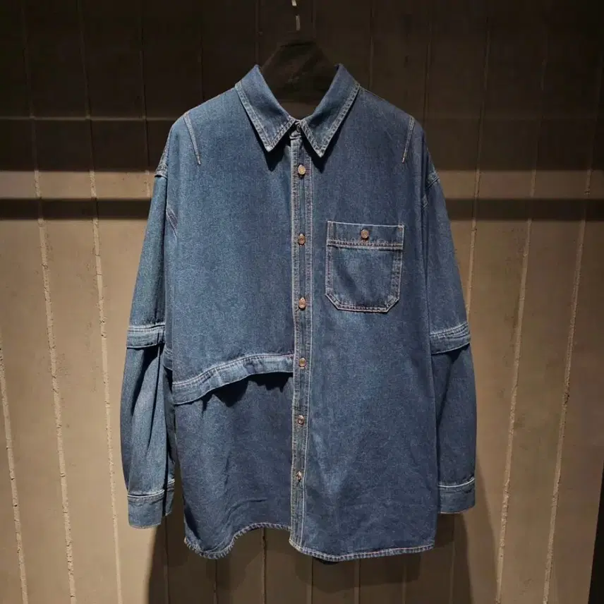 [46]ソンジオ24fwコレクションアシメトリックディテーチャーブルデニムシャツ