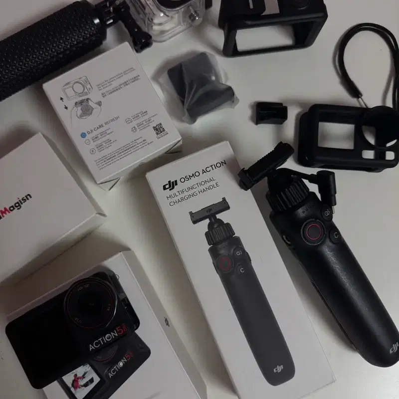 DJI 오즈모 액션 5 Pro 스탠다드 콤보+충전식 핸들