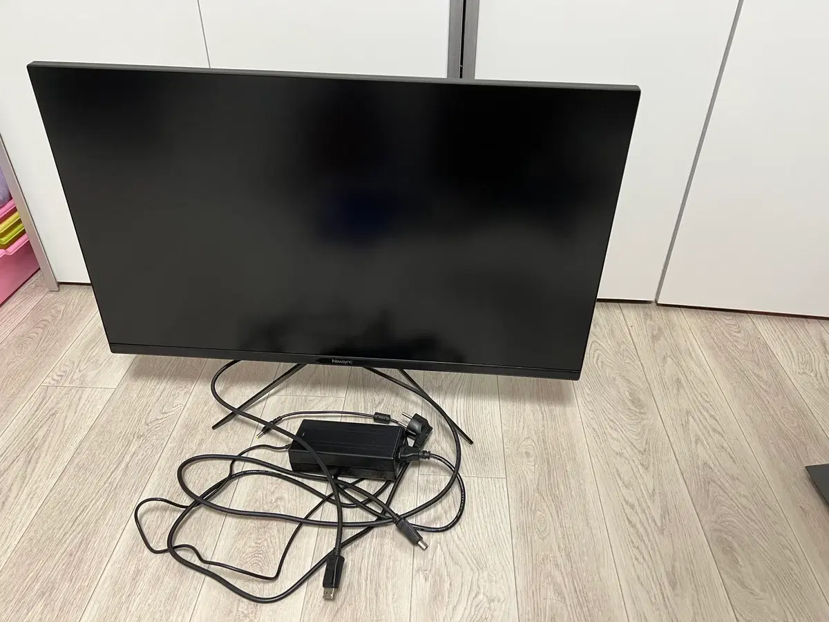 뉴스ync X323K UHD 144Hz IPS 모니터