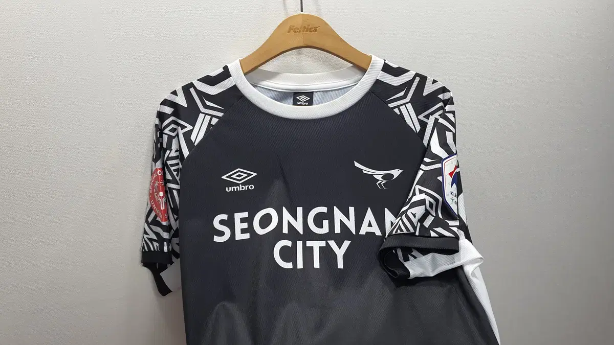 엄브로 성남FC 유니폼 105사이즈 (가로59 세로75)