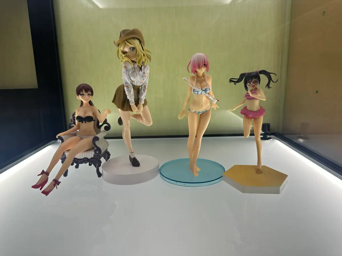 카토 메구미, 오하라 마리, 메구리네 루카, 야자와 니코 피규어 일괄