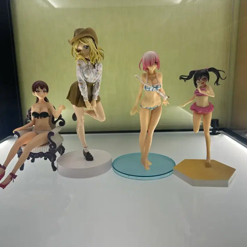카토 메구미, 오하라 마리, 메구리네 루카, 야자와 니코 피규어 일괄
