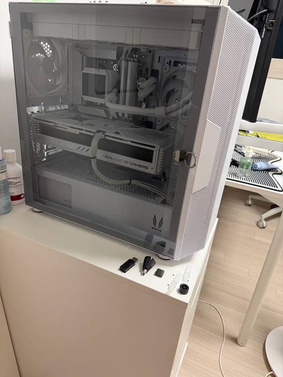 화이트 PC 케이스 PC